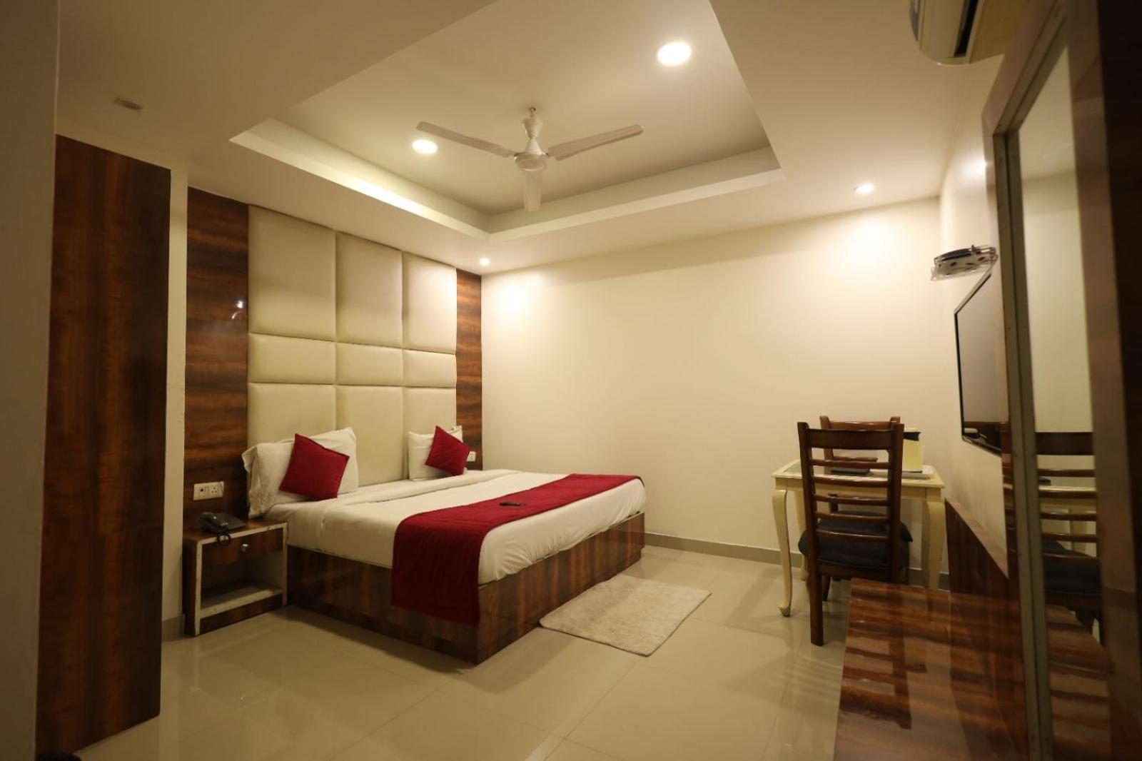 Paramont Near Airport Hotel New Delhi